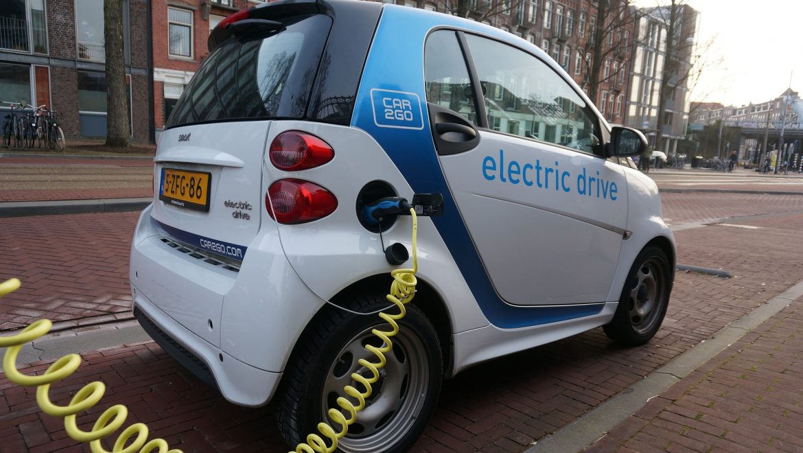 Elektromobily v EÚ lámu rekord, elektrický pohon má už každé desiate z nových áut