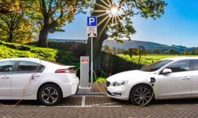 Domácnosti predbehli plány Bruselu tepelnými čerpadlami a elektromobilmi