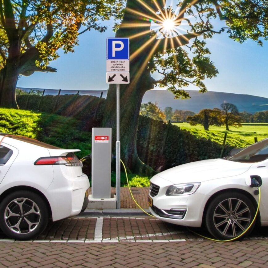 Domácnosti predbehli plány Bruselu tepelnými čerpadlami a elektromobilmi